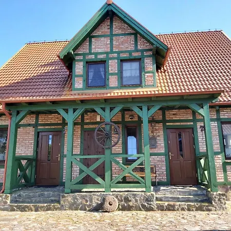 Lisia Gora Ii Nad Jeziorem Lebsko 公寓